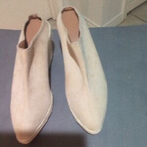 Elegant Cream Women's Wedges